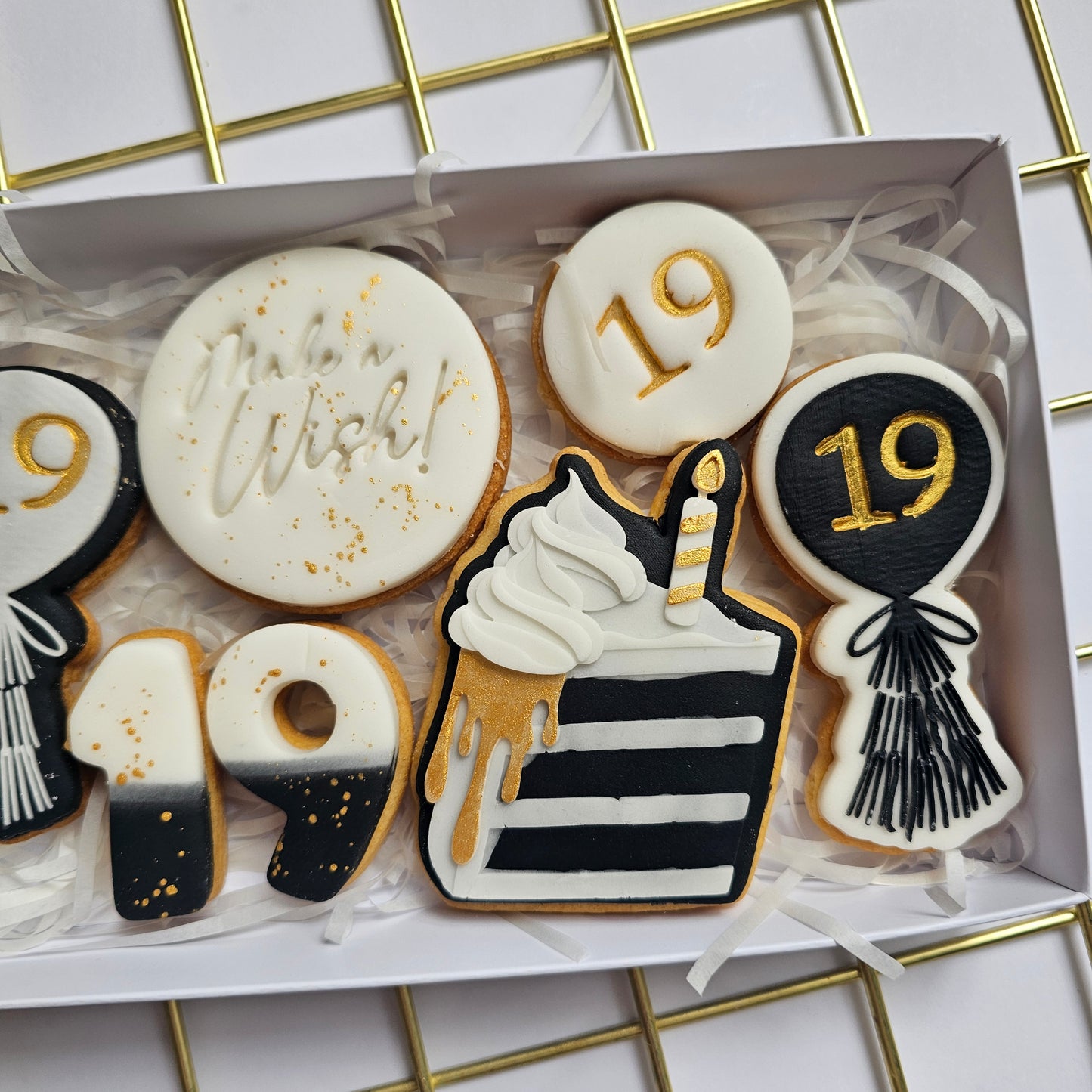 Happy Birthday Medium Biscuits Gift Box