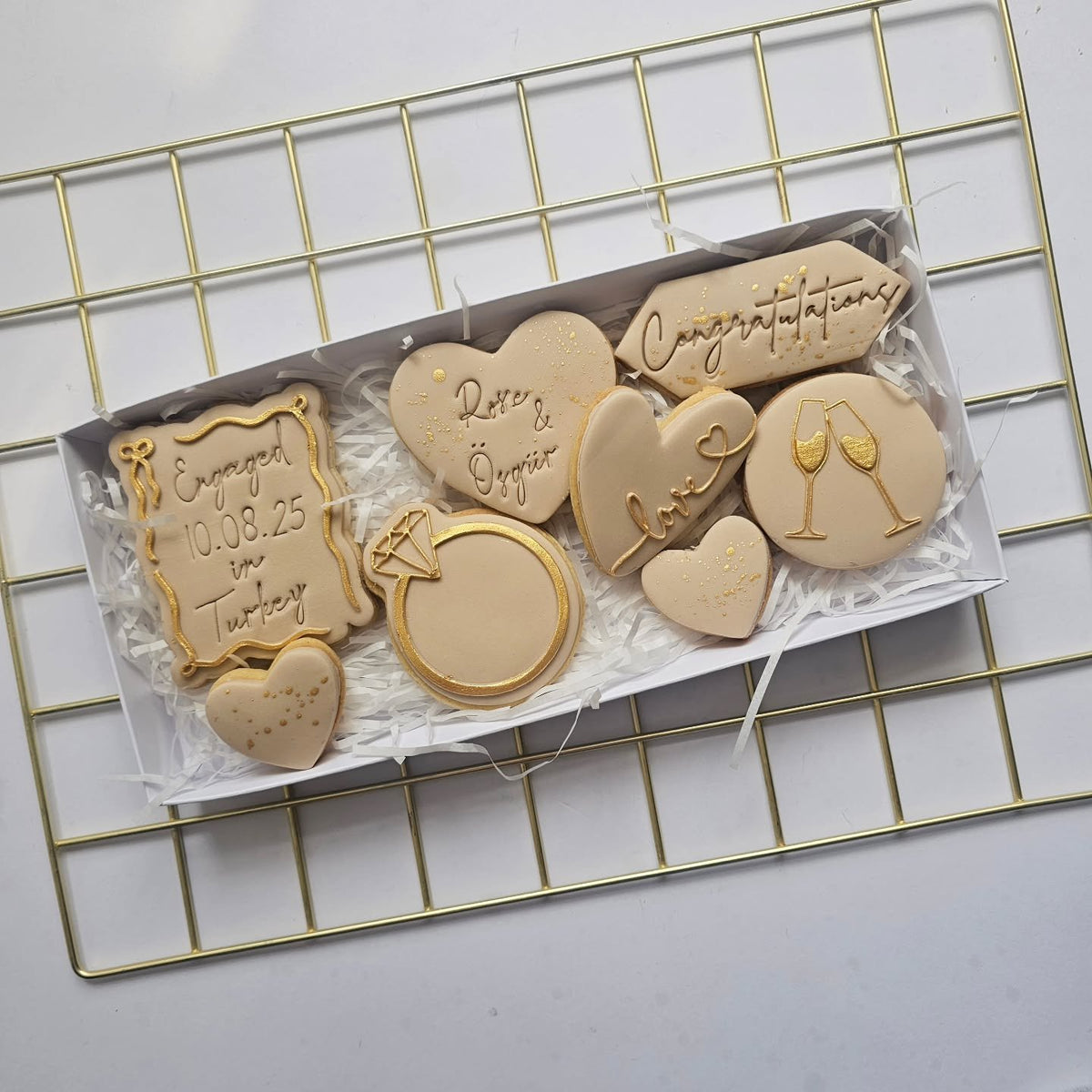 Engagement biscuit box