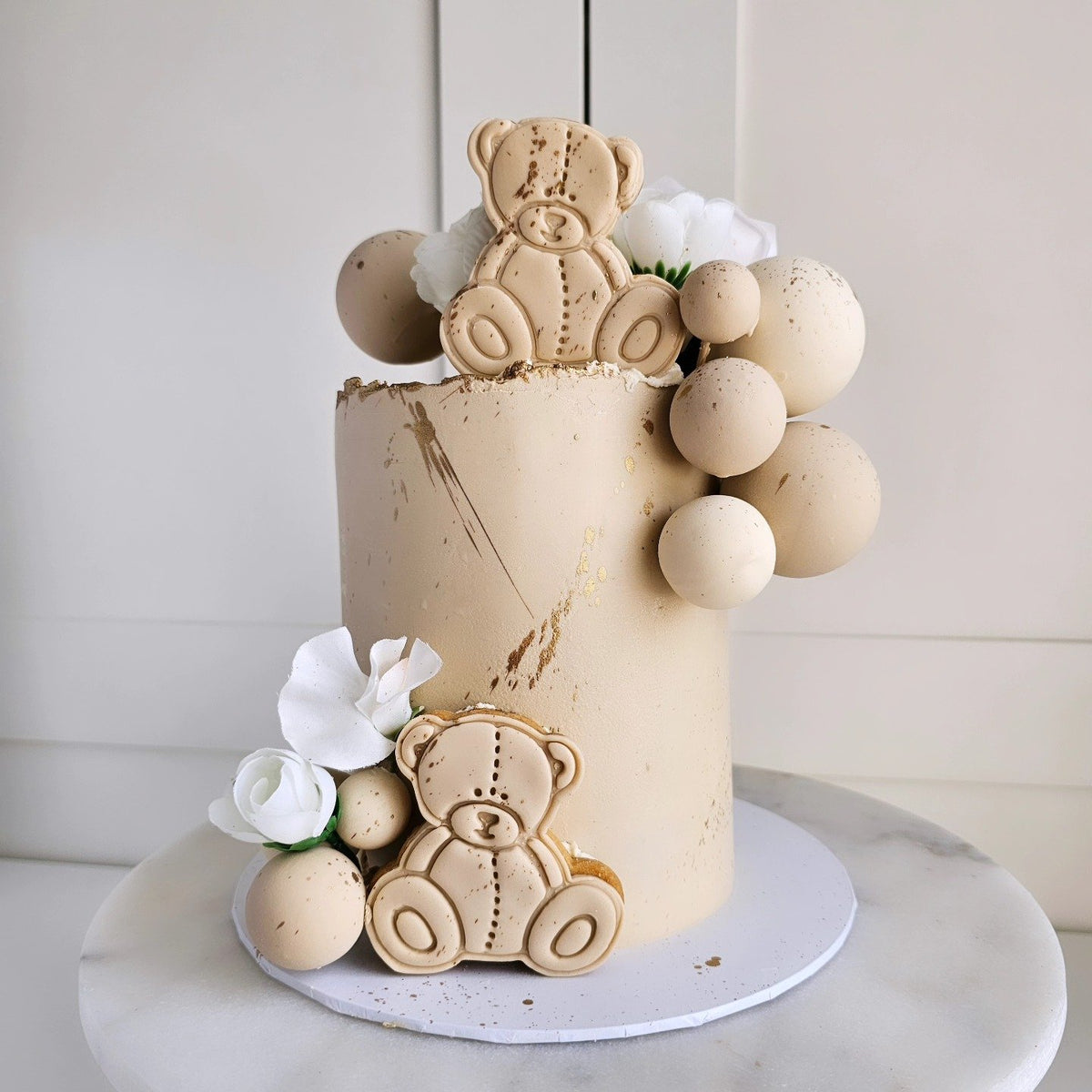 Beige and gold teddy mini cake
