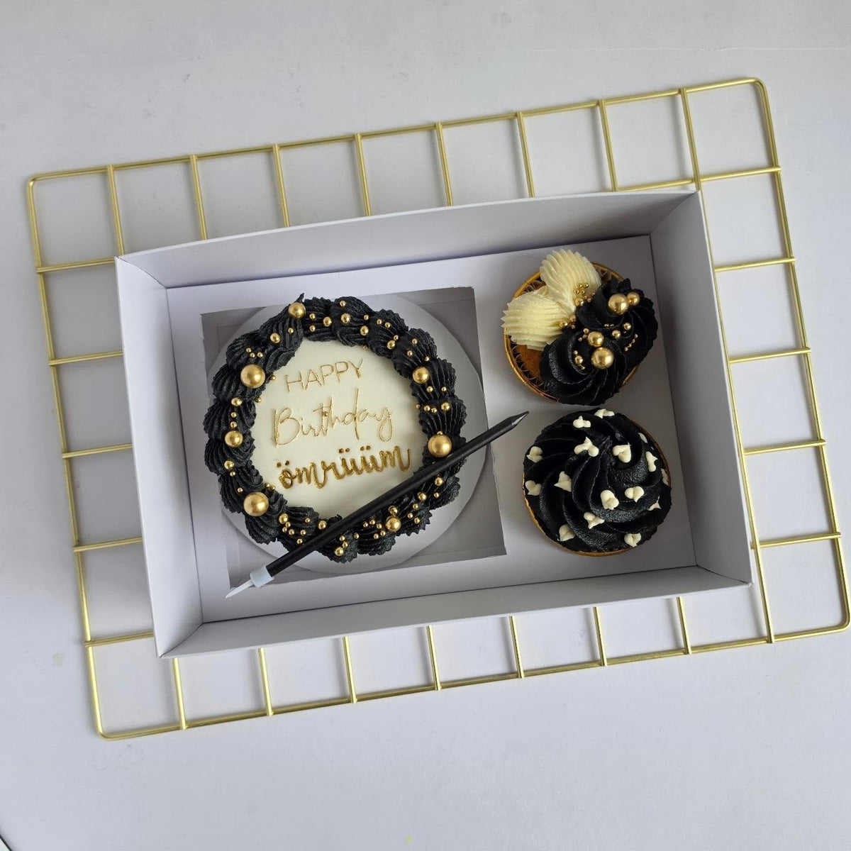 Bento cake gift box with cupcakes