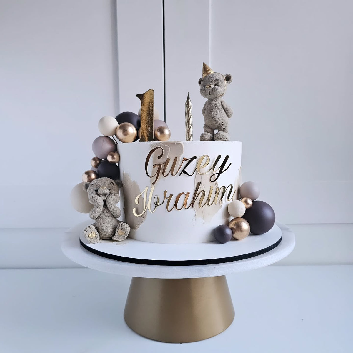 Brown and gold teddy bear cake
