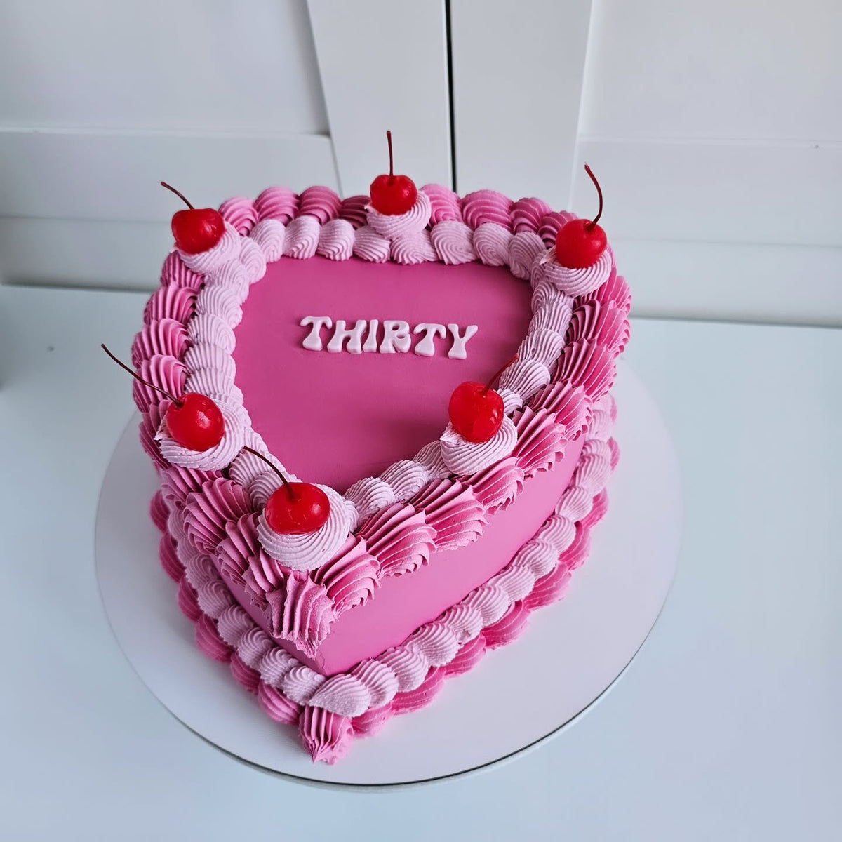 Heart cake in shades of pink