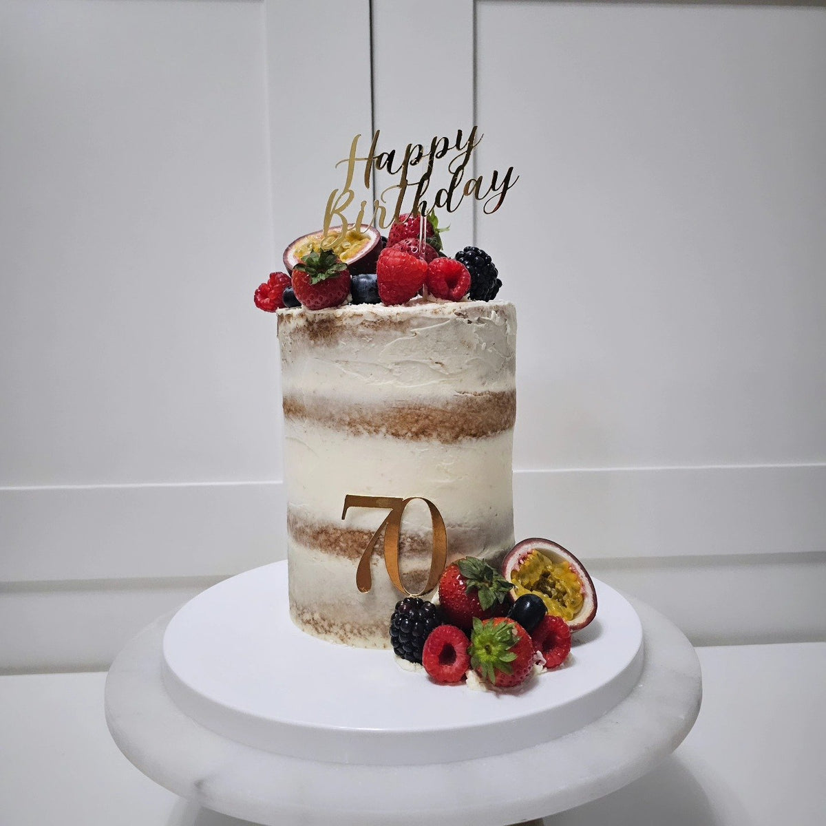 Semi-naked cake with fresh fruit
