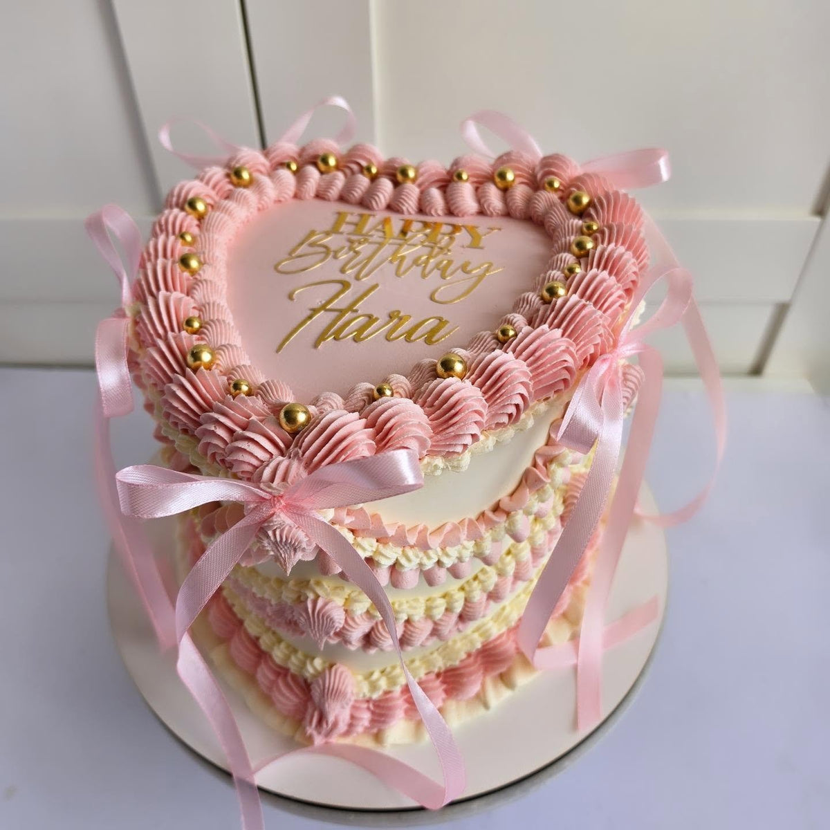 Vintage piped heart cake with bows