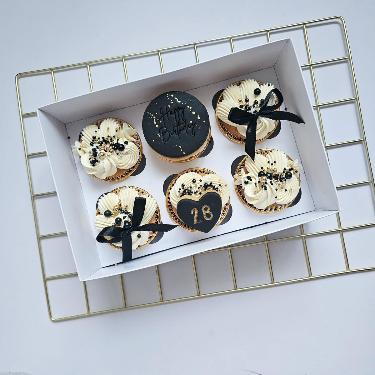 White and black bow cupcakes